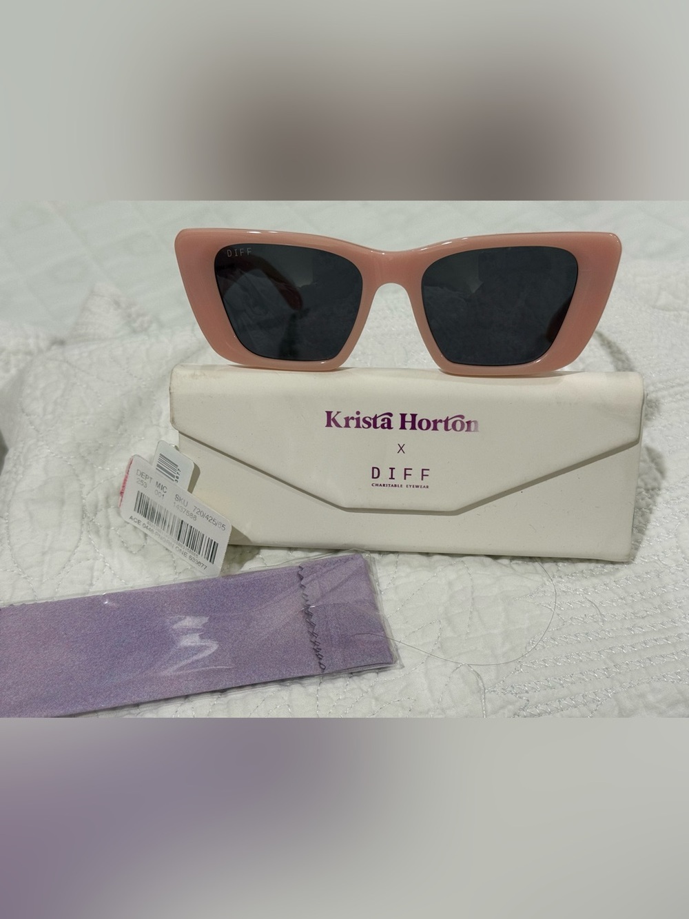 Never Used Diff Eyewear Krista Horton Sunglasses in Soft Pink with Dark Lenses